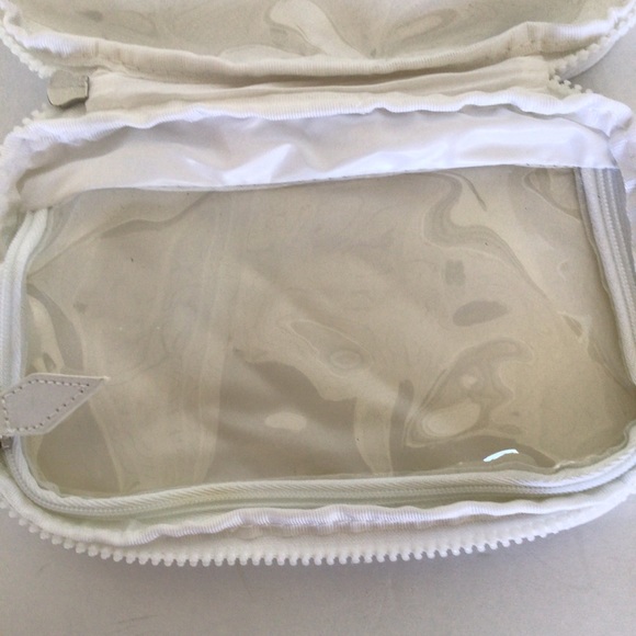 TRISH MCEVOY QUILTED WHITE MAKEUP BAG - Picture 12 of 13